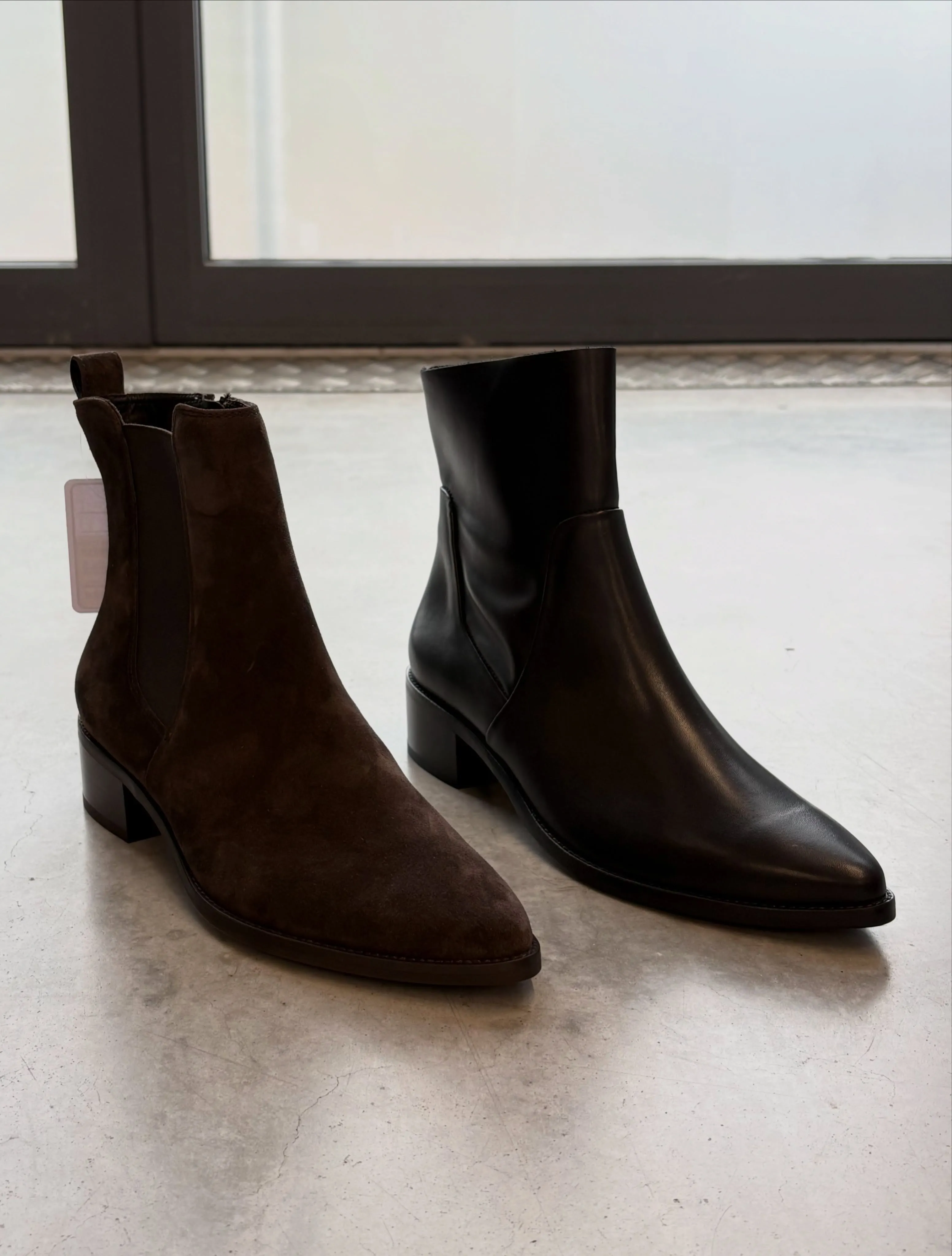 Braune und schwarze Paul Green Damenstiefeletten im Heinmüller Sortiment