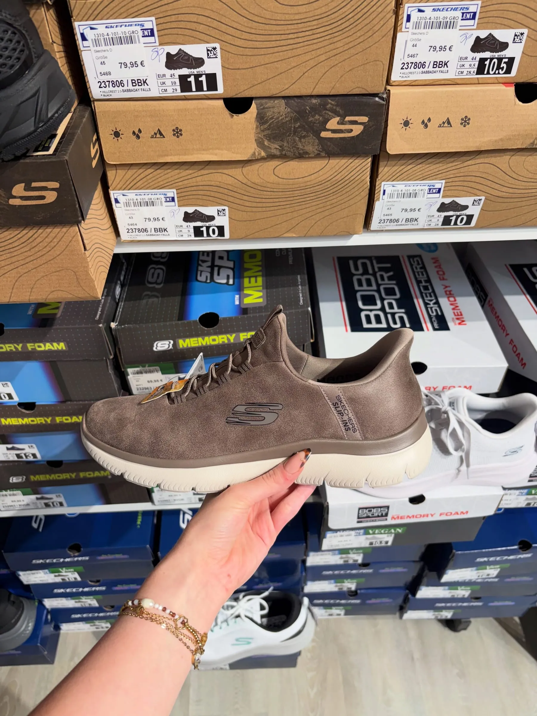 Taupefarbener Skechers Herrensneaker mit komfortabler Sohle