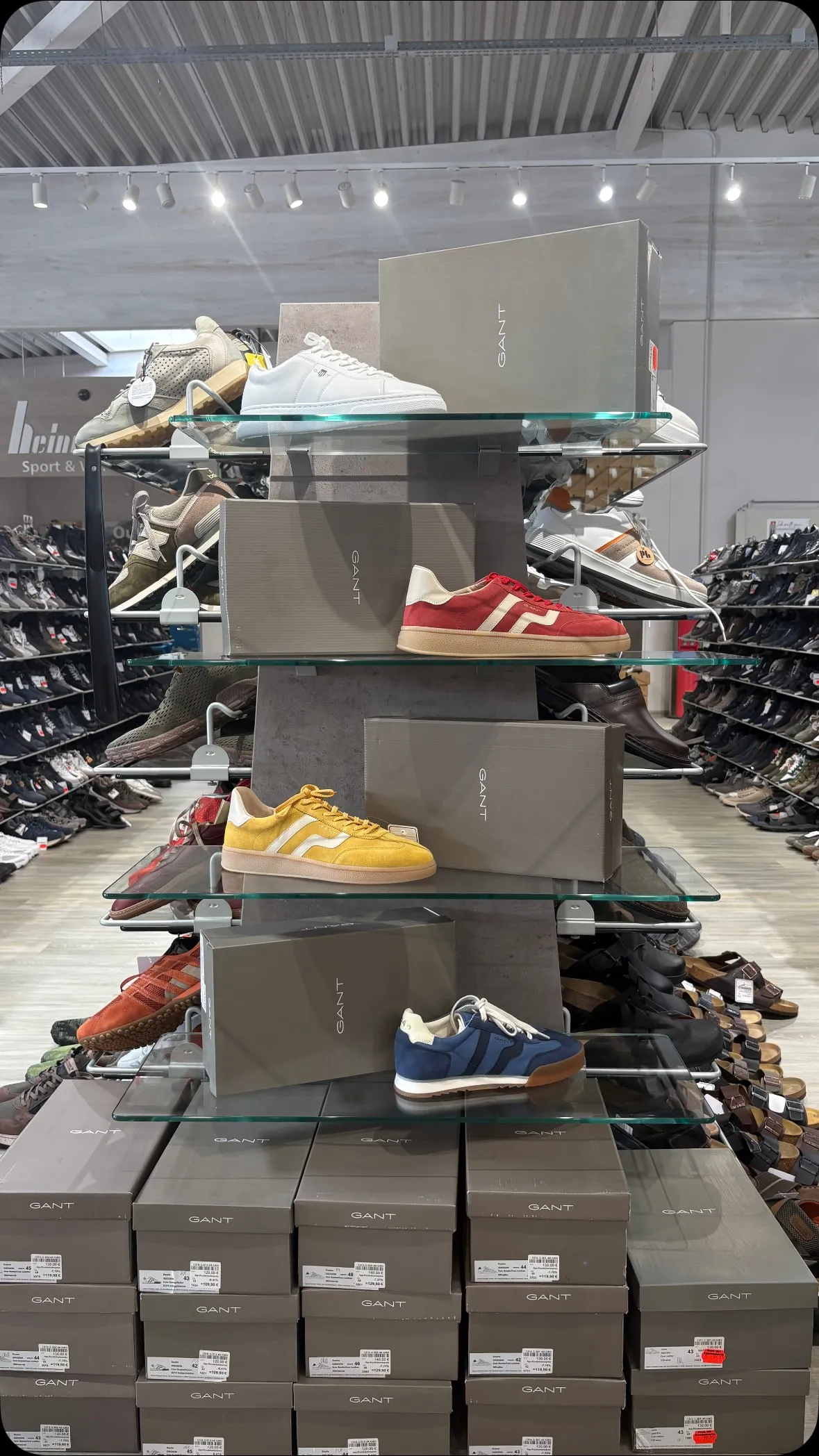 GANT Herrensneaker in Weiß, Rot, Gelb, Blau und Naturtönen